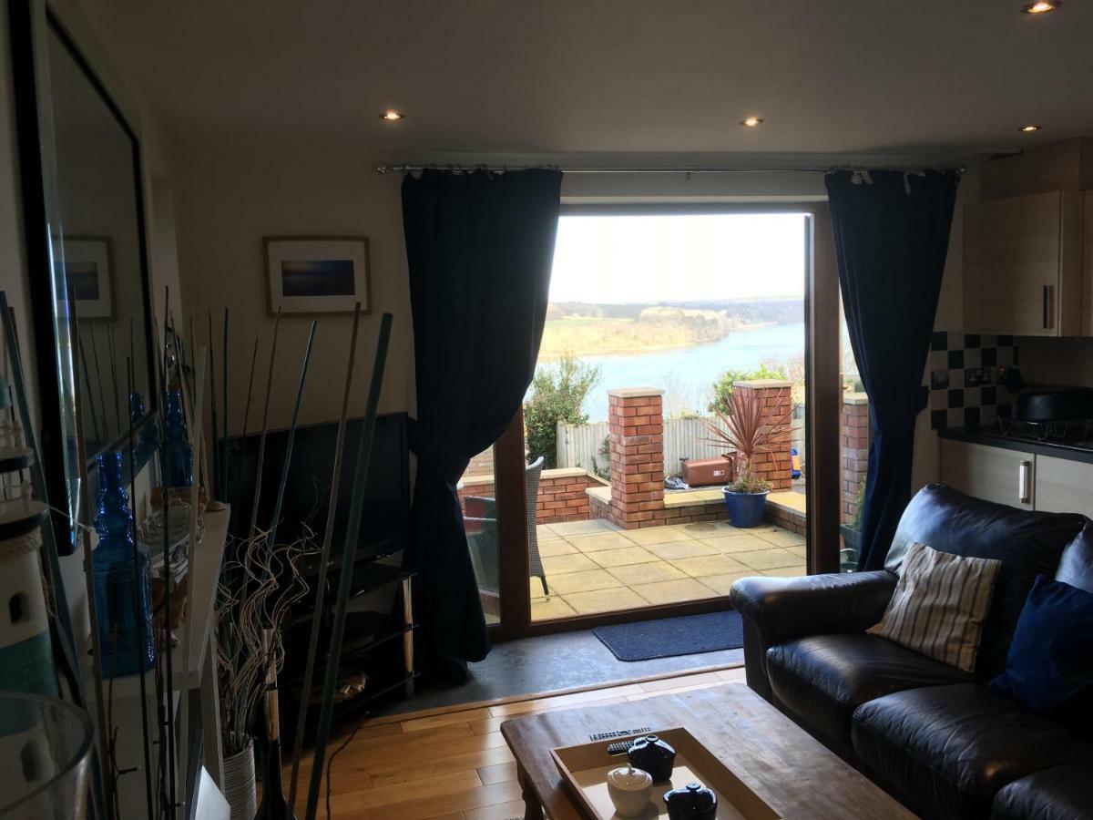 Crud Yr Awel Apartment Y Felinheli Exteriör bild